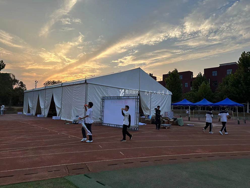 郑州篷房出租是如何搭建起一座大型篷房的？