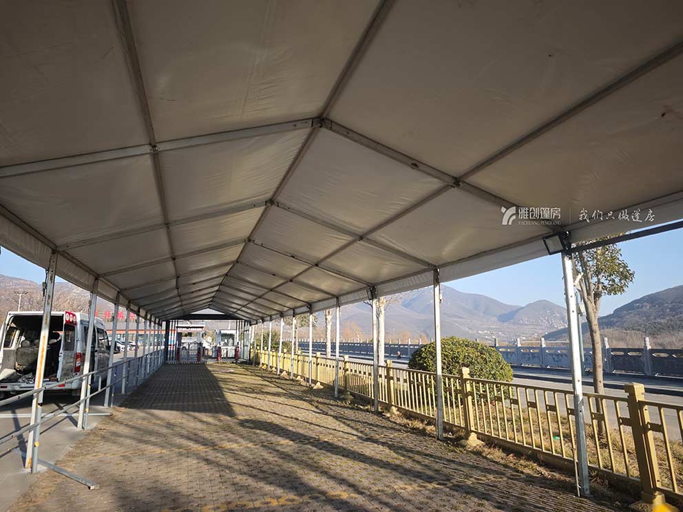 郑州篷房厂家助力景区过年安检排队通道篷房现场